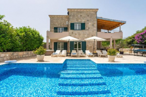 Villa Petmat - with private pool and 6 bedrooms